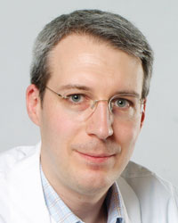 PD Dr. med. Andreas L. Oberholzer zu Joya Schuhen